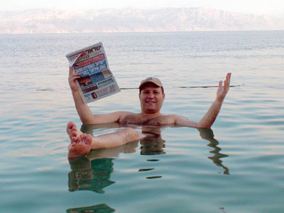 ISRAEL - Boindo no Mar Morto